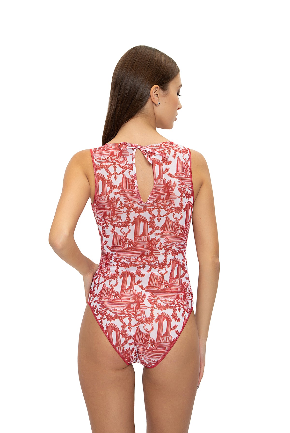 Experience timeless elegance with our Antic print sleeveless swimsuit. Achieve the perfect fit and SPF35 protection while indulging in classic luxury. Explore sustainable sophistication for your beach outings.